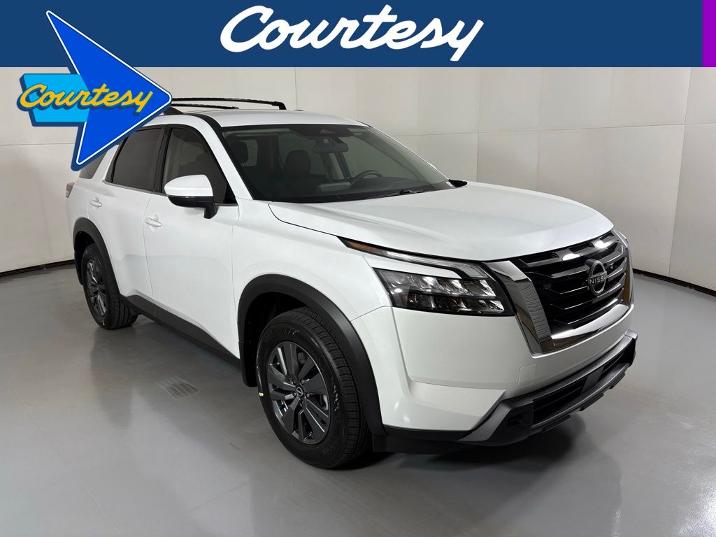 2025 Nissan Pathfinder SV's photo