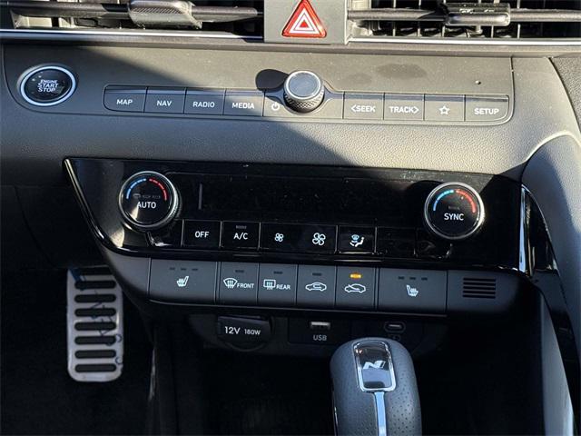 2025 Hyundai Elantra Base photo 20