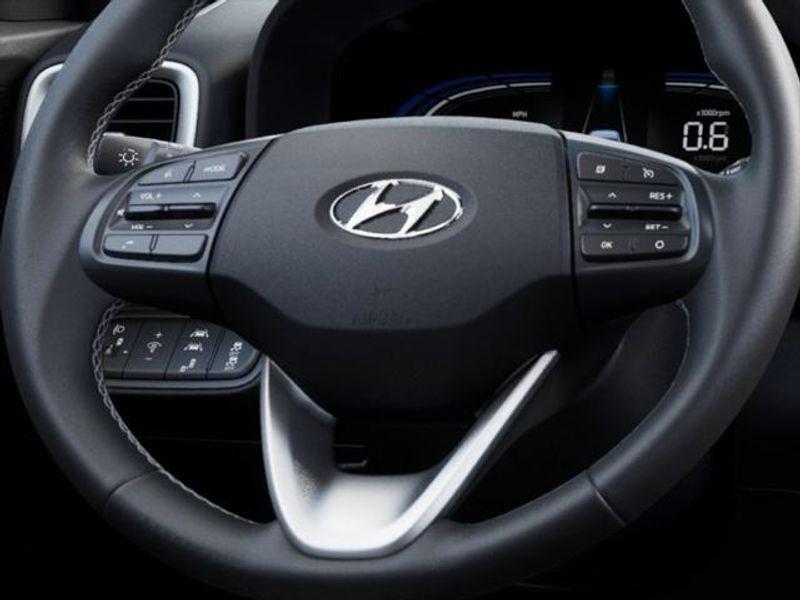 2025 Hyundai Venue SEL photo 14