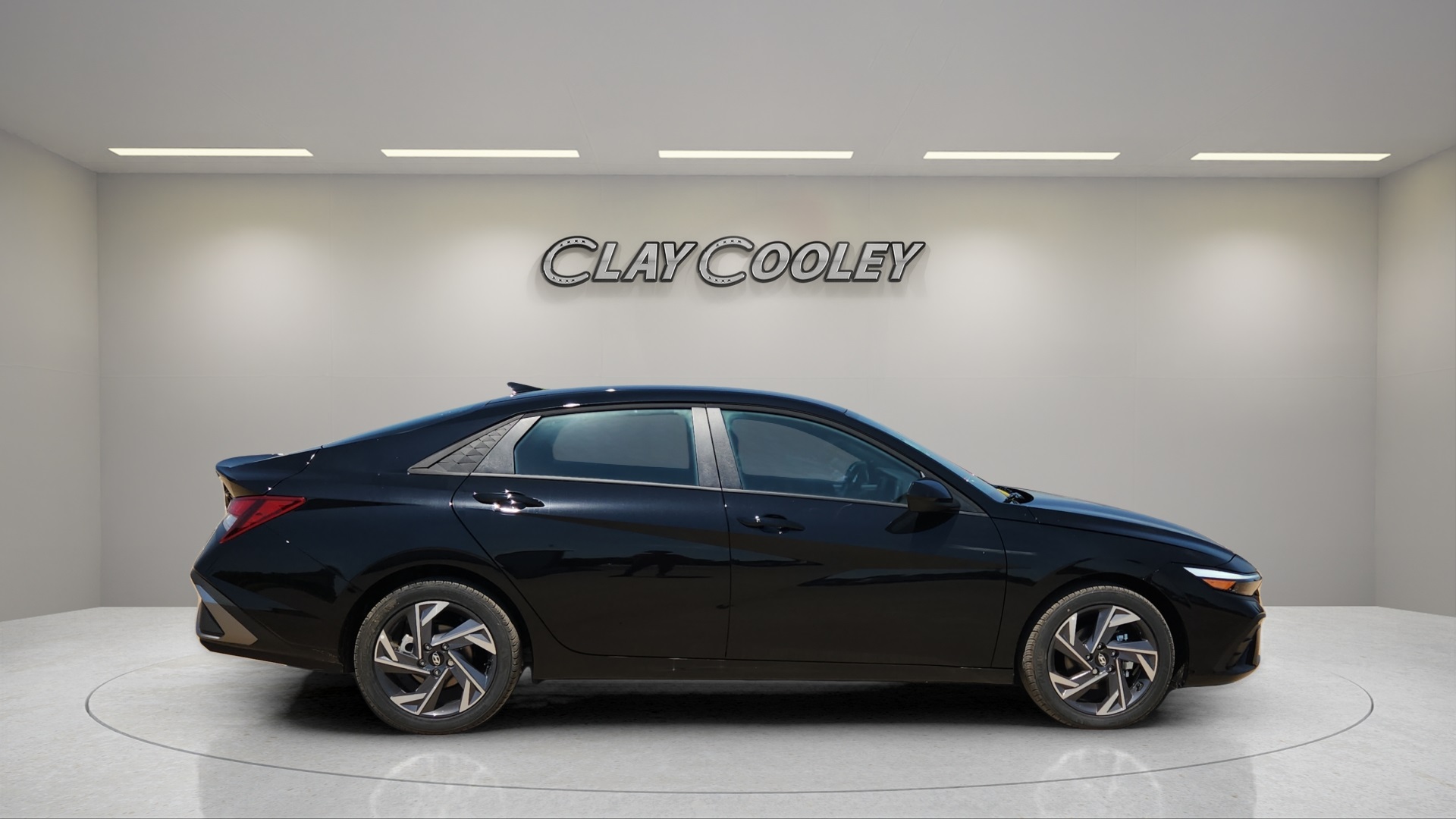 2025 Hyundai Elantra SEL Sport photo 2