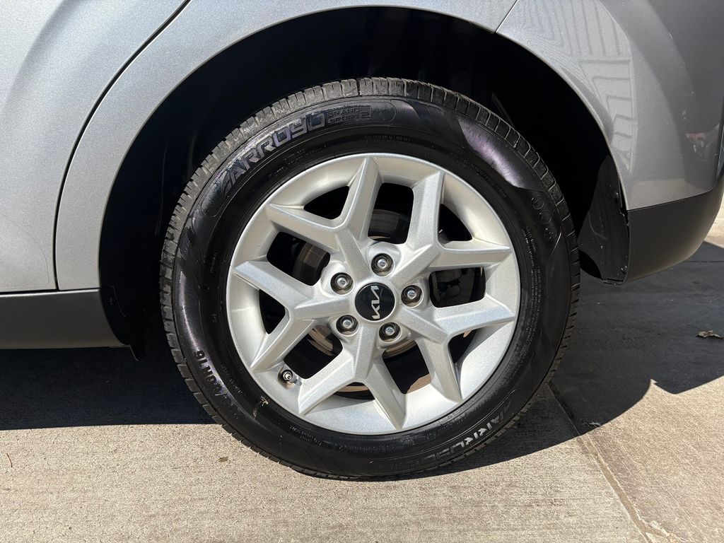 2023 Kia Soul LX photo 12