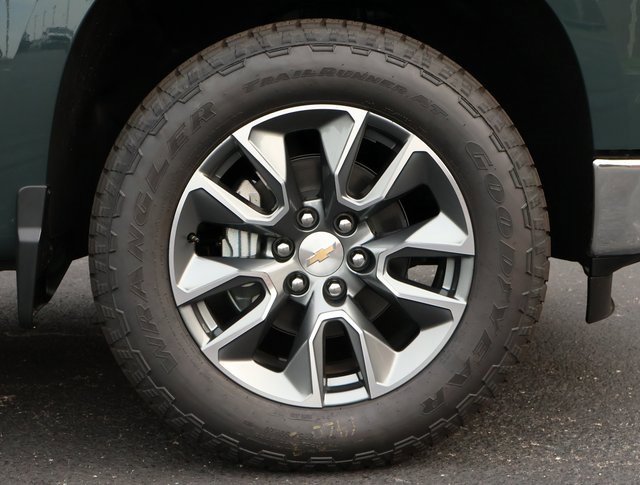 2025 Chevrolet Silverado 1500 LT photo 17