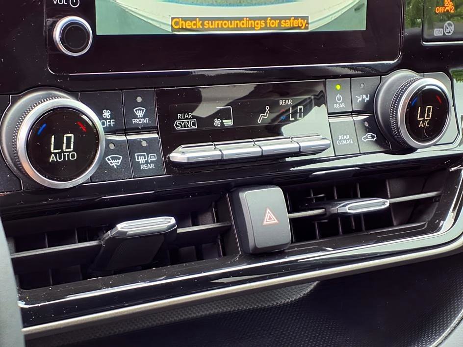 2024 Toyota Highlander LE photo 13