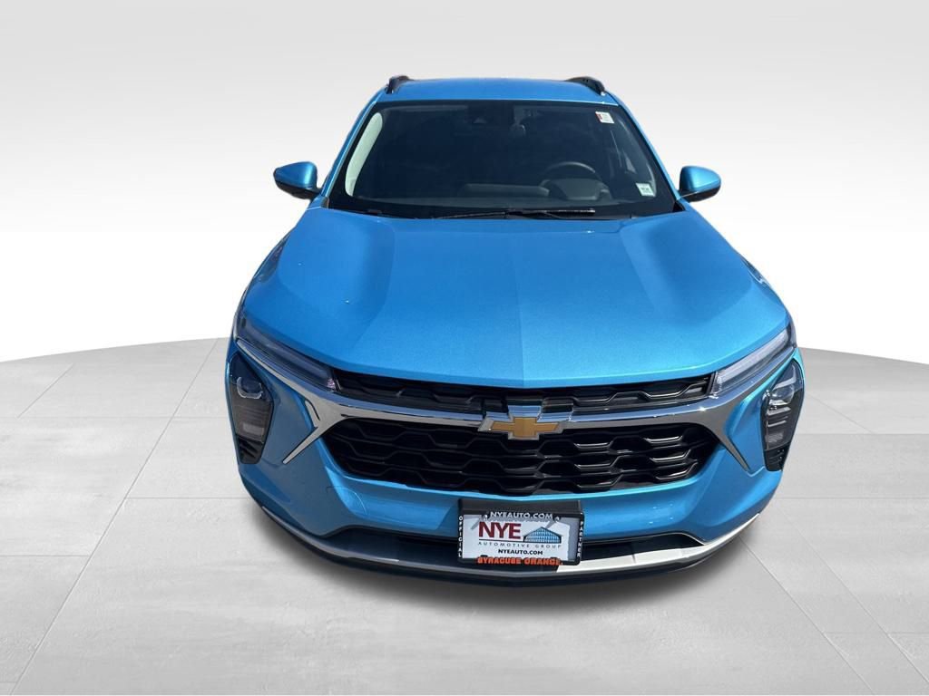 2025 Chevrolet Trax LT photo 8