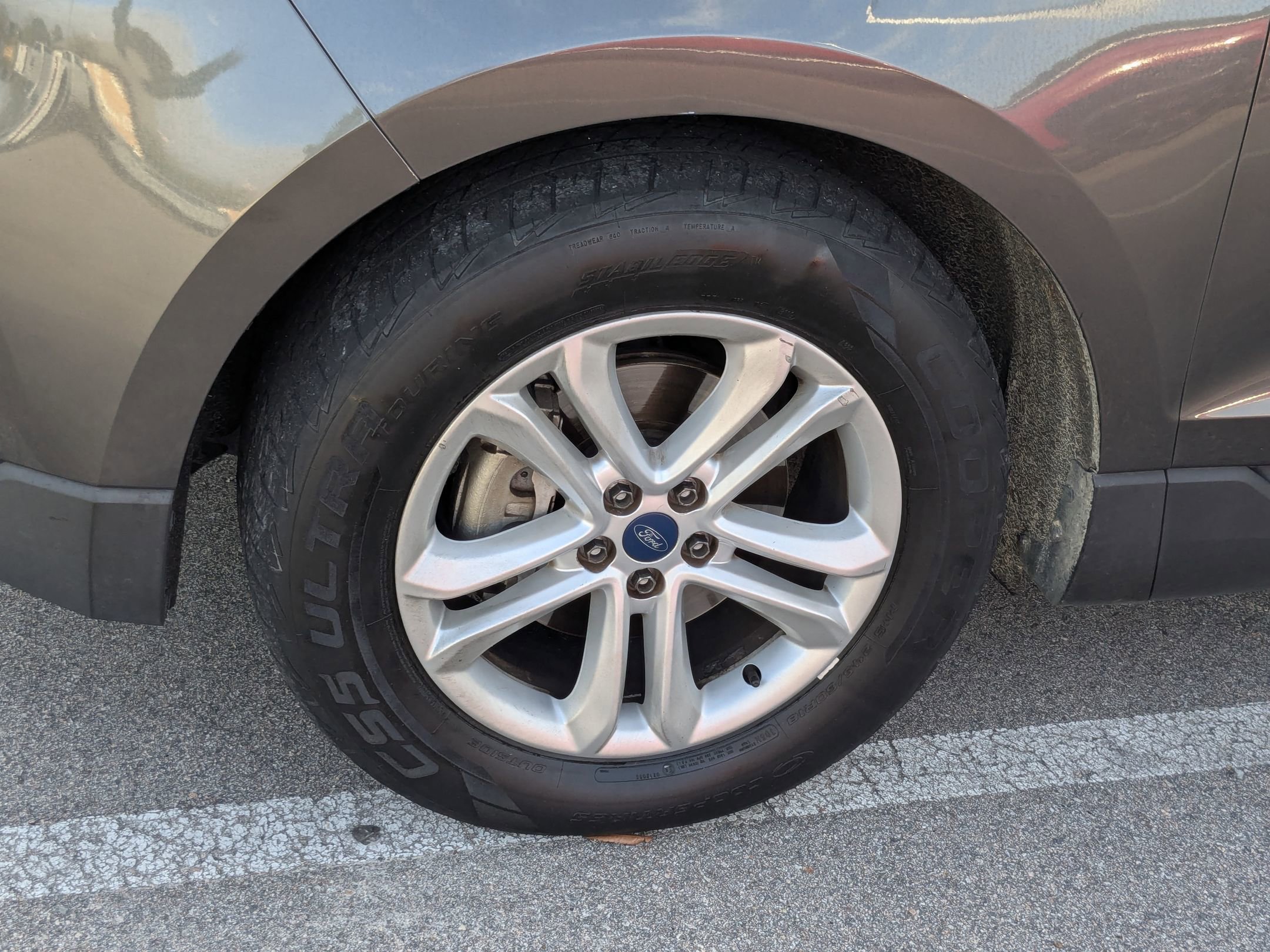 2020 Ford Edge SEL photo 4