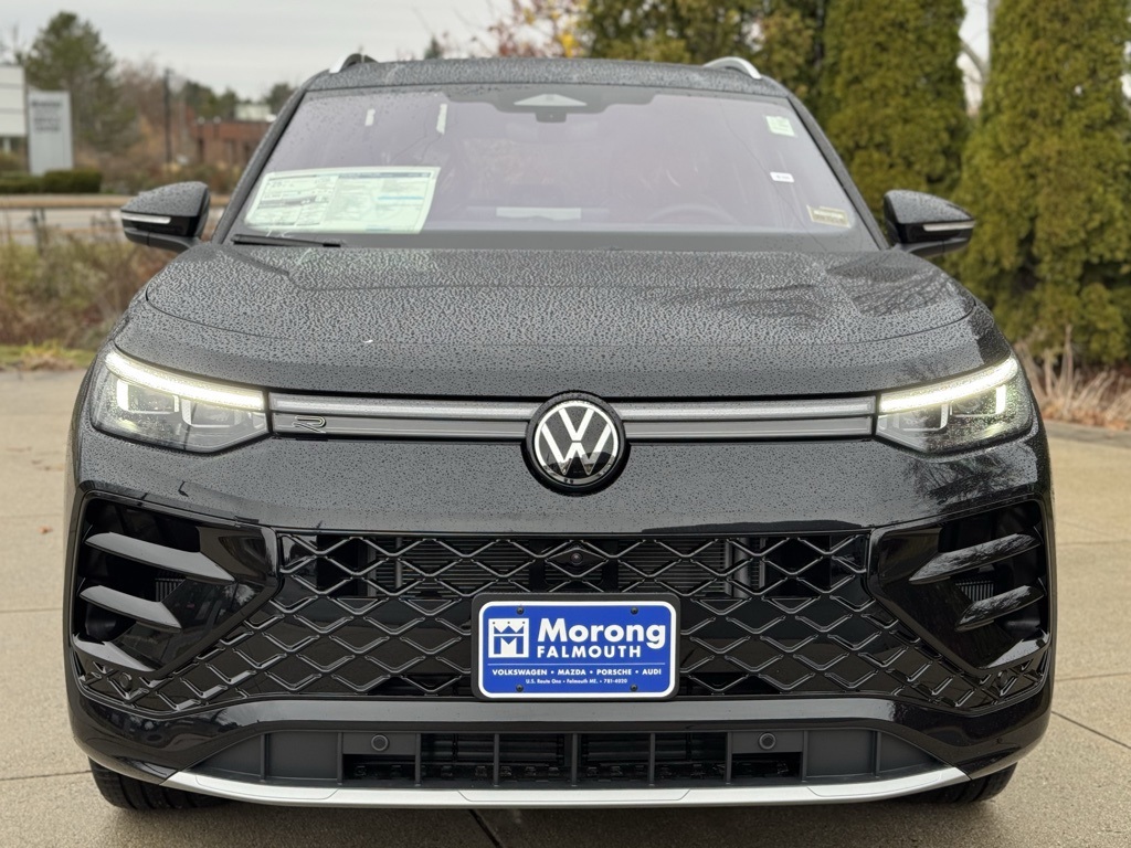 2026 Volkswagen Tiguan SEL R-Line photo 2