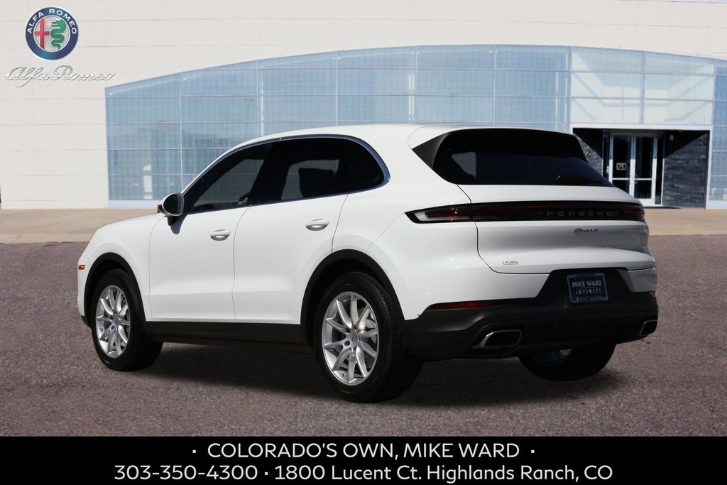 2024 Porsche Cayenne Base photo 3