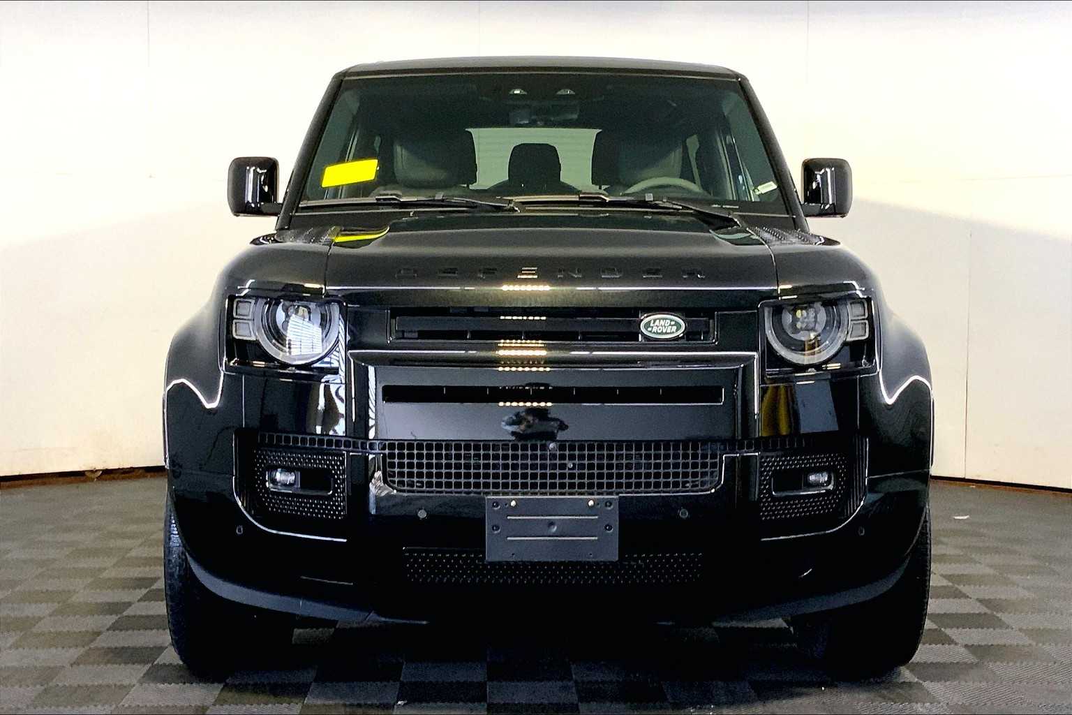 2023 Land Rover Defender V8 photo 10