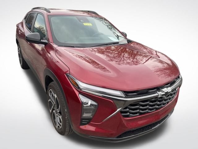 2025 Chevrolet Trax photo 2