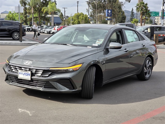 2025 Hyundai Elantra Limited photo 3