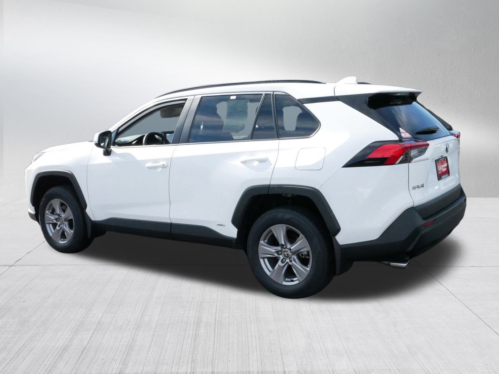 2022 Toyota RAV4 Hybrid XLE photo 5