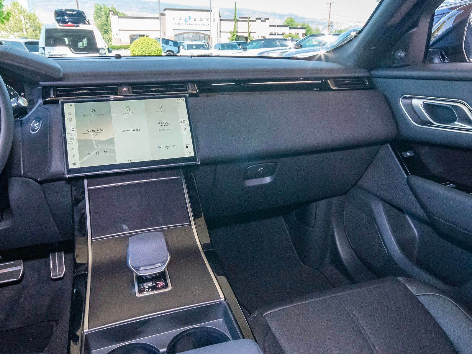 2026 Land Rover Range Rover Velar SE photo 38