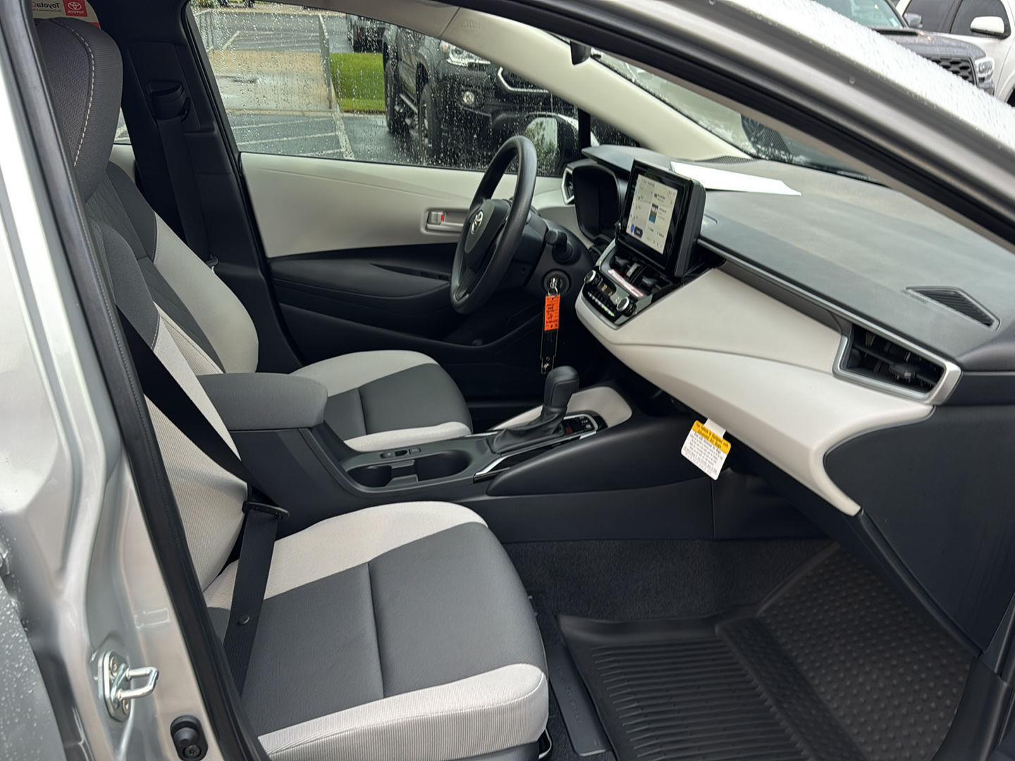 2025 Toyota Corolla Hybrid LE photo 10