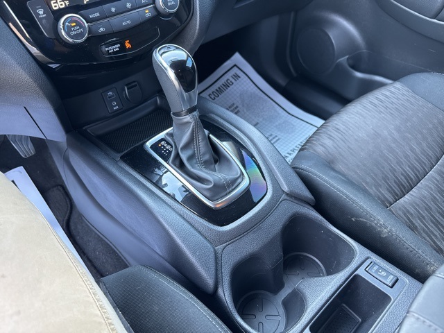 2017 Nissan Rogue SV photo 29