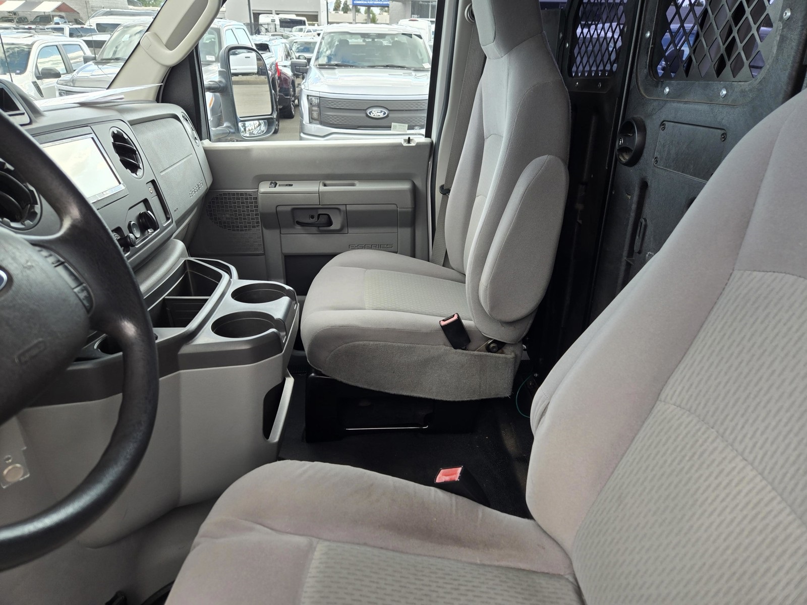 2012 Ford E-250 Cargo photo 26