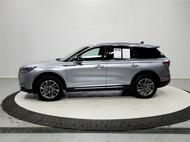 2022 Lincoln Corsair Standard photo 4
