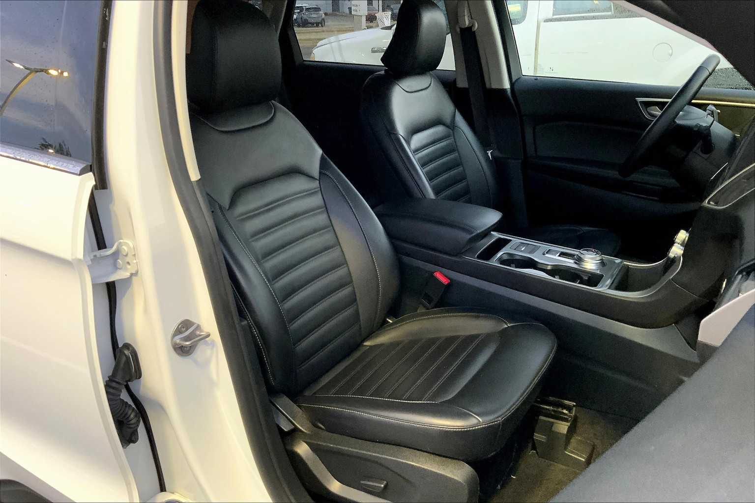 2024 Ford Edge SEL photo 8