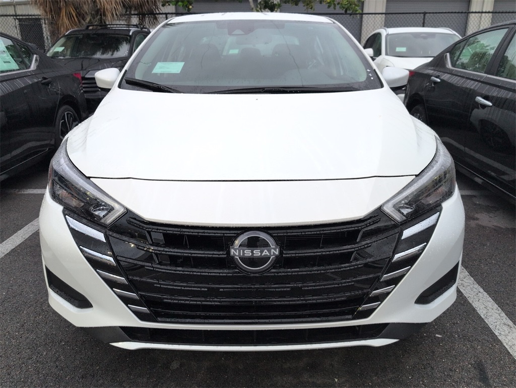 2025 Nissan Versa 1.6 SV photo 2