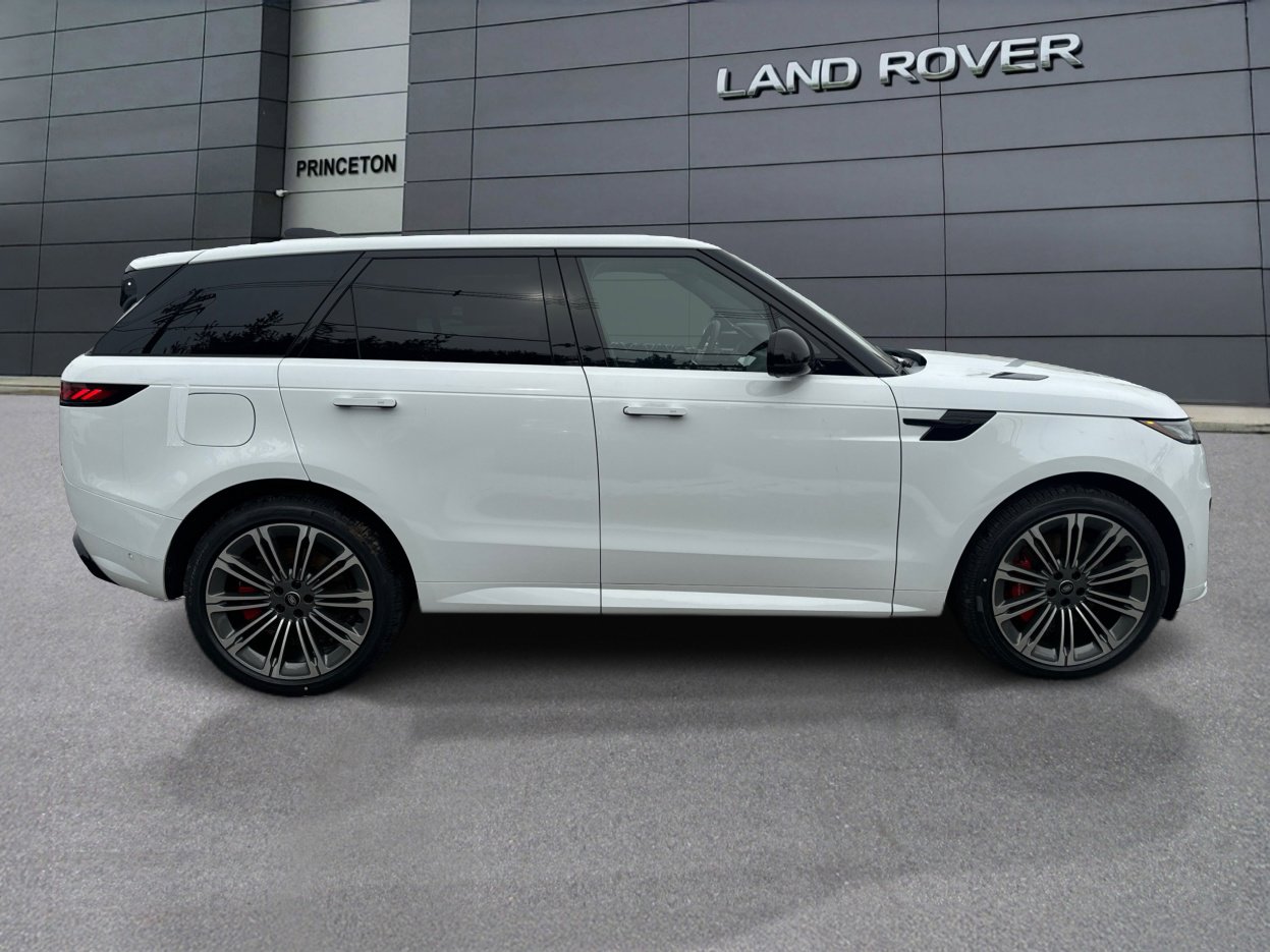 2025 Land Rover Range Rover Sport SE photo 4