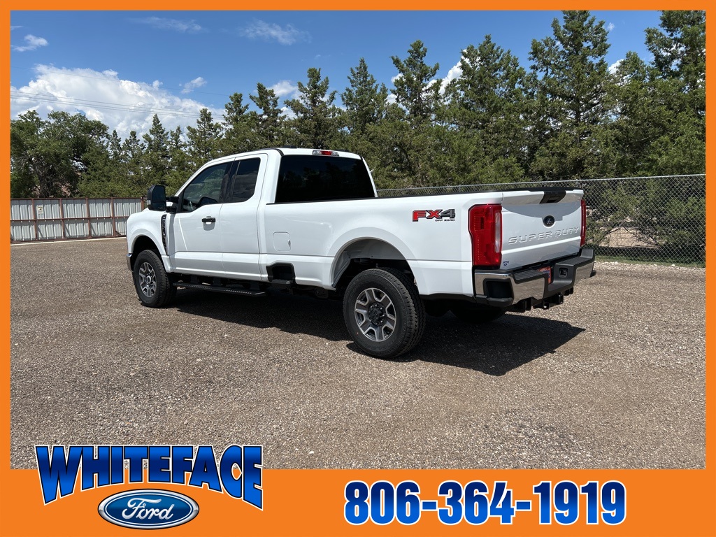 2025 Ford F-350 XLT photo 3