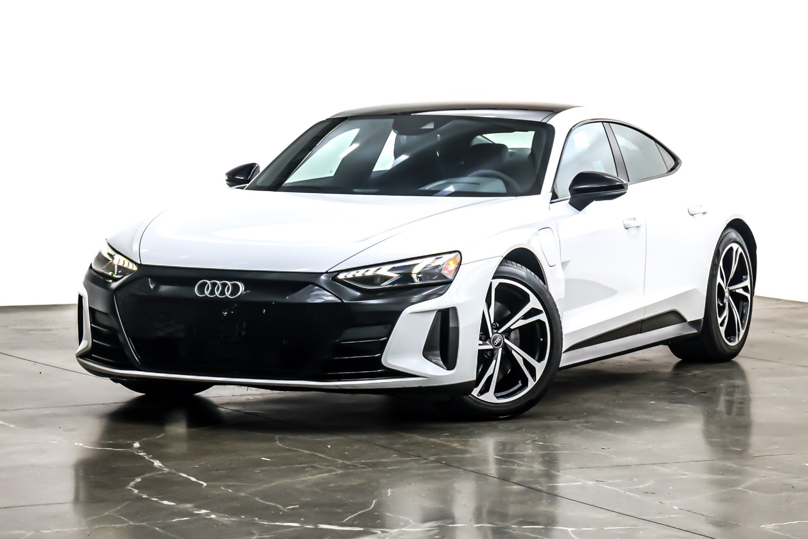 2022 Audi e-tron GT Premium Plus's photo