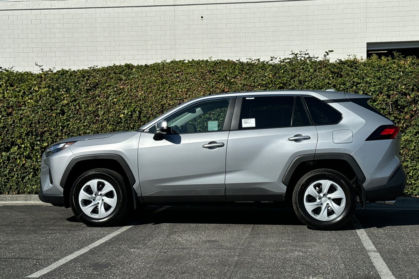 2025 Toyota RAV4 LE photo 7