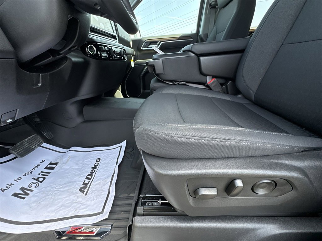 2025 Chevrolet Silverado 1500 LT photo 12