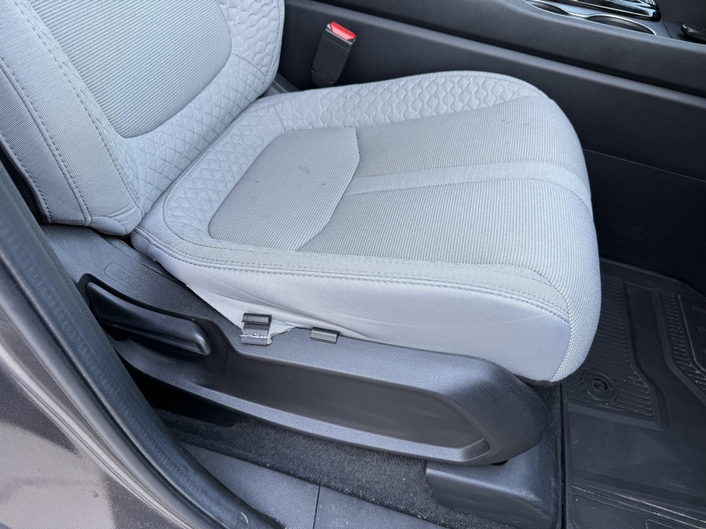 2023 Honda Pilot LX photo 25