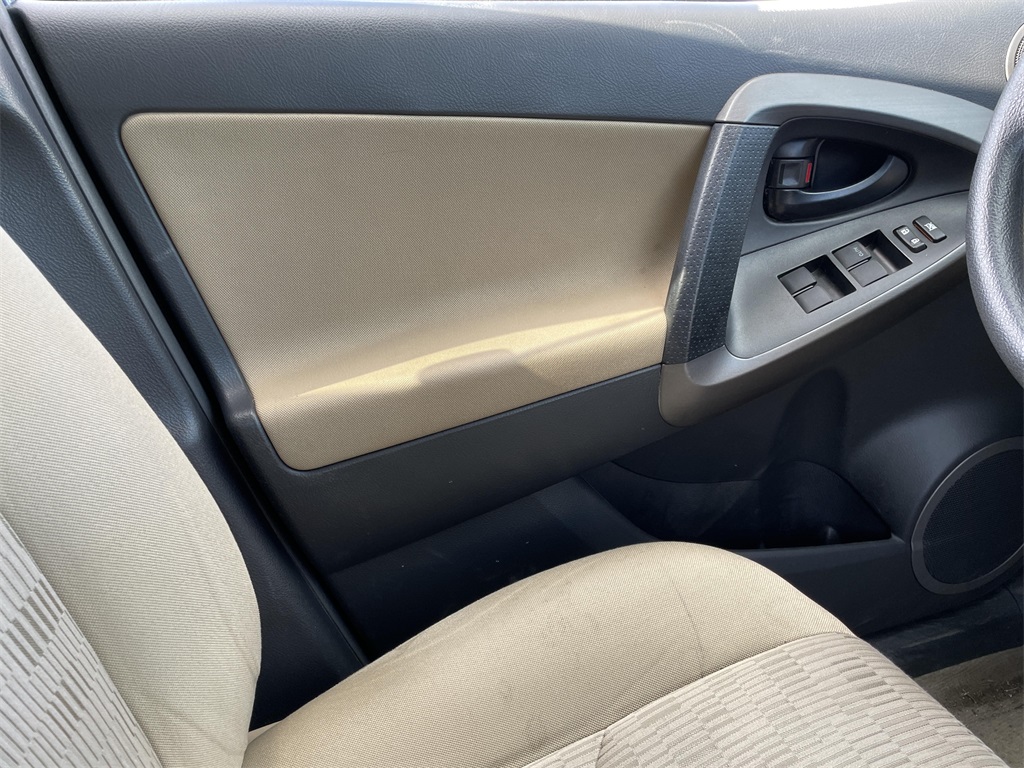 2012 Toyota RAV4 Base photo 16