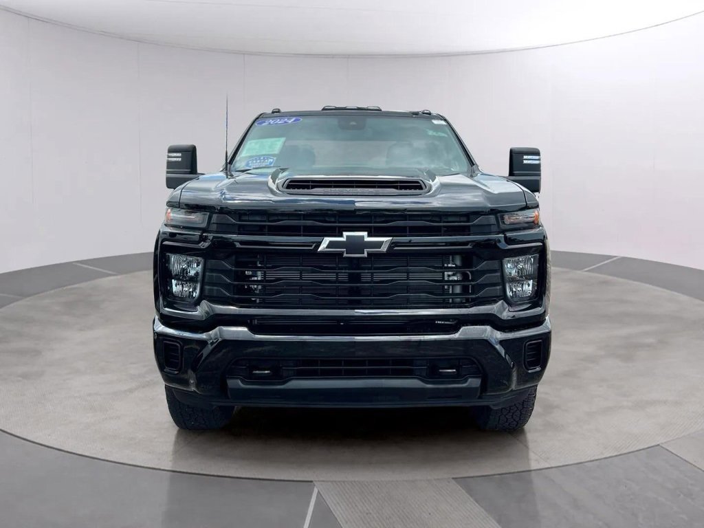 2024 Chevrolet Silverado 2500HD Custom photo 5