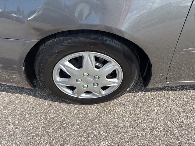 2005 Toyota Camry LE photo 23