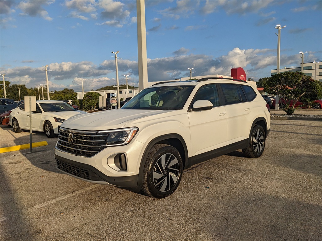 2026 Volkswagen Atlas SE photo 2