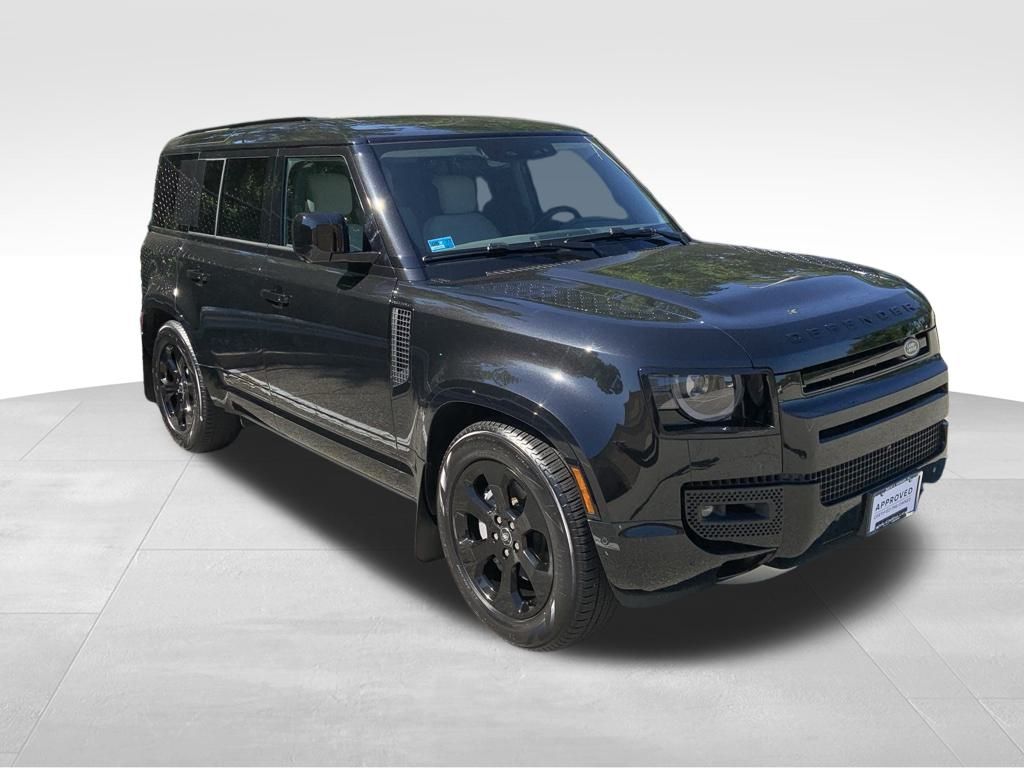2025 Land Rover Defender 110 X-Dynamic SE photo 3