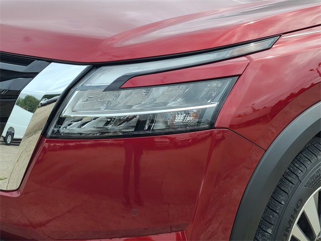 2023 Nissan Pathfinder SL photo 9