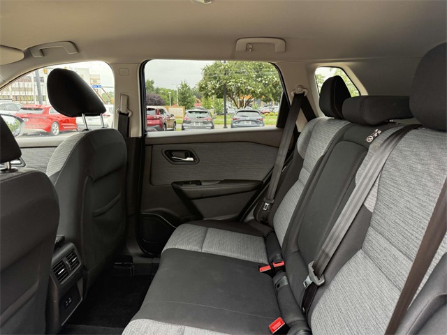 2021 Nissan Rogue SV photo 14