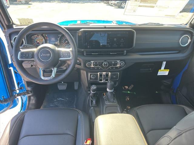 2025 Jeep Wrangler Sahara photo 28