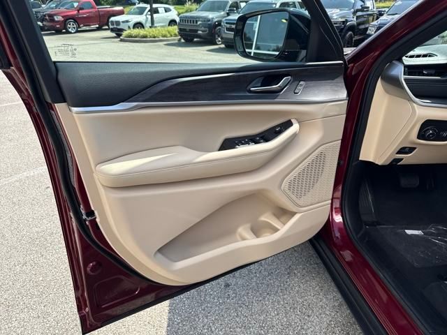 2025 Jeep Grand Cherokee Limited photo 14
