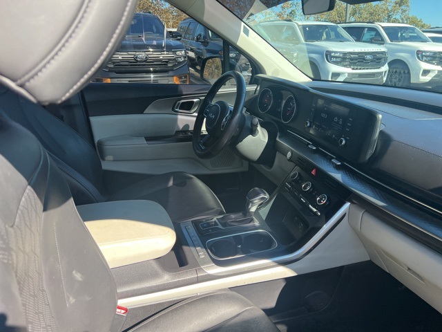 2023 Kia Carnival LX photo 4