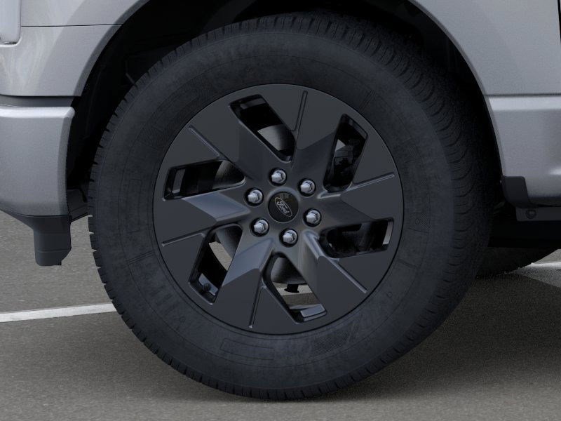 2025 Ford F-150 Lightning photo 18