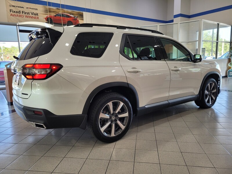 2025 Honda Pilot Touring photo 4