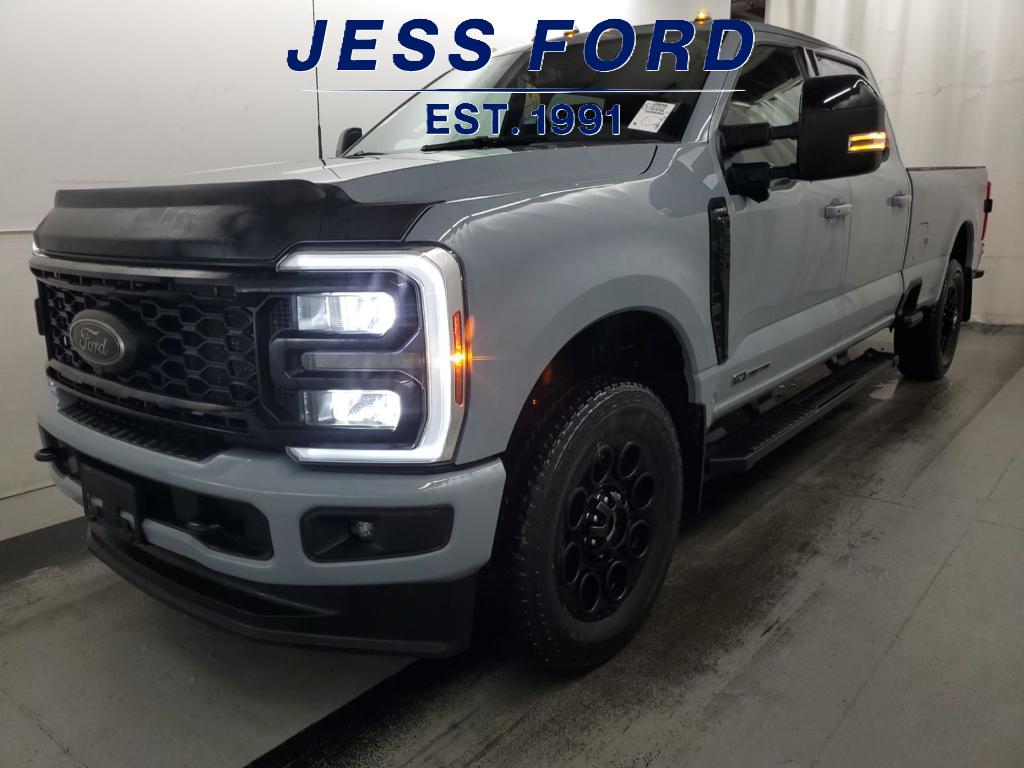 2025 Ford F-350 Super Duty Lariat's photo