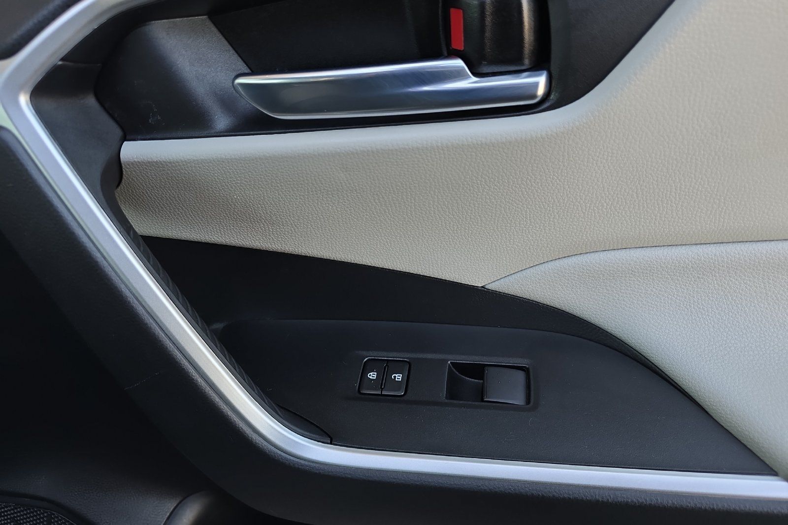 2021 Toyota RAV4 XLE photo 18