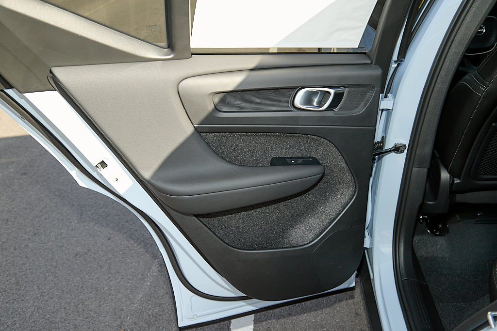 2026 VOLVO XC40 - Image 17