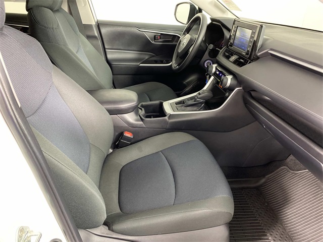2022 Toyota RAV4 LE photo 7