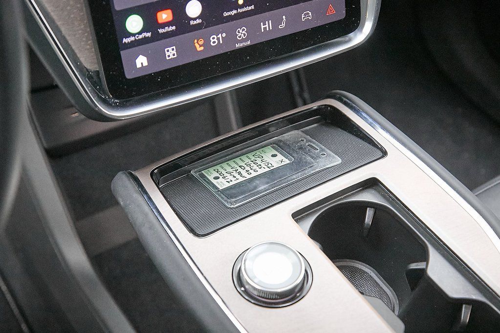 2025 VOLVO EX90 - Image 17