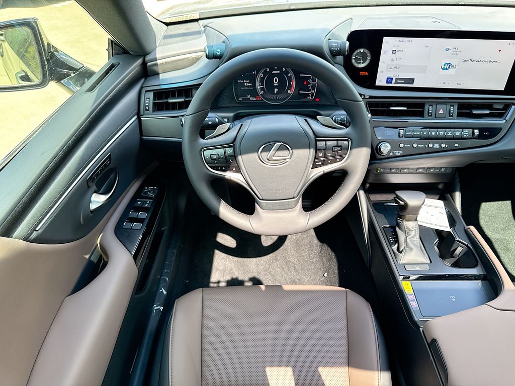 2025 Lexus ES Premium photo 15
