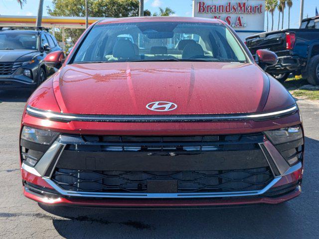 2025 Hyundai Sonata SEL photo 3