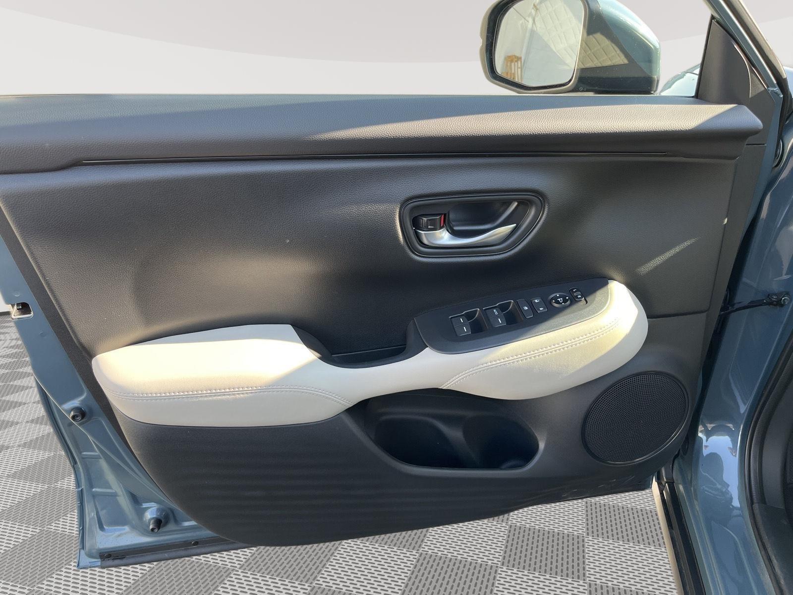 2026 Honda HR-V LX photo 10