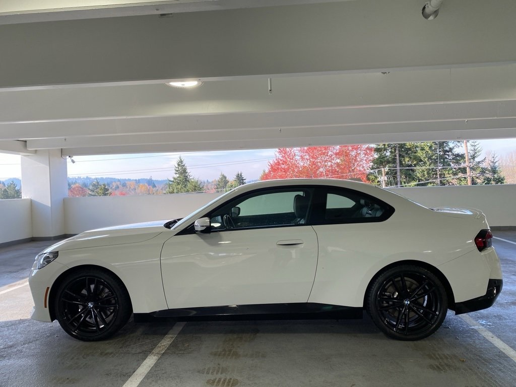 2023 Bmw 230i xDrive photo 2