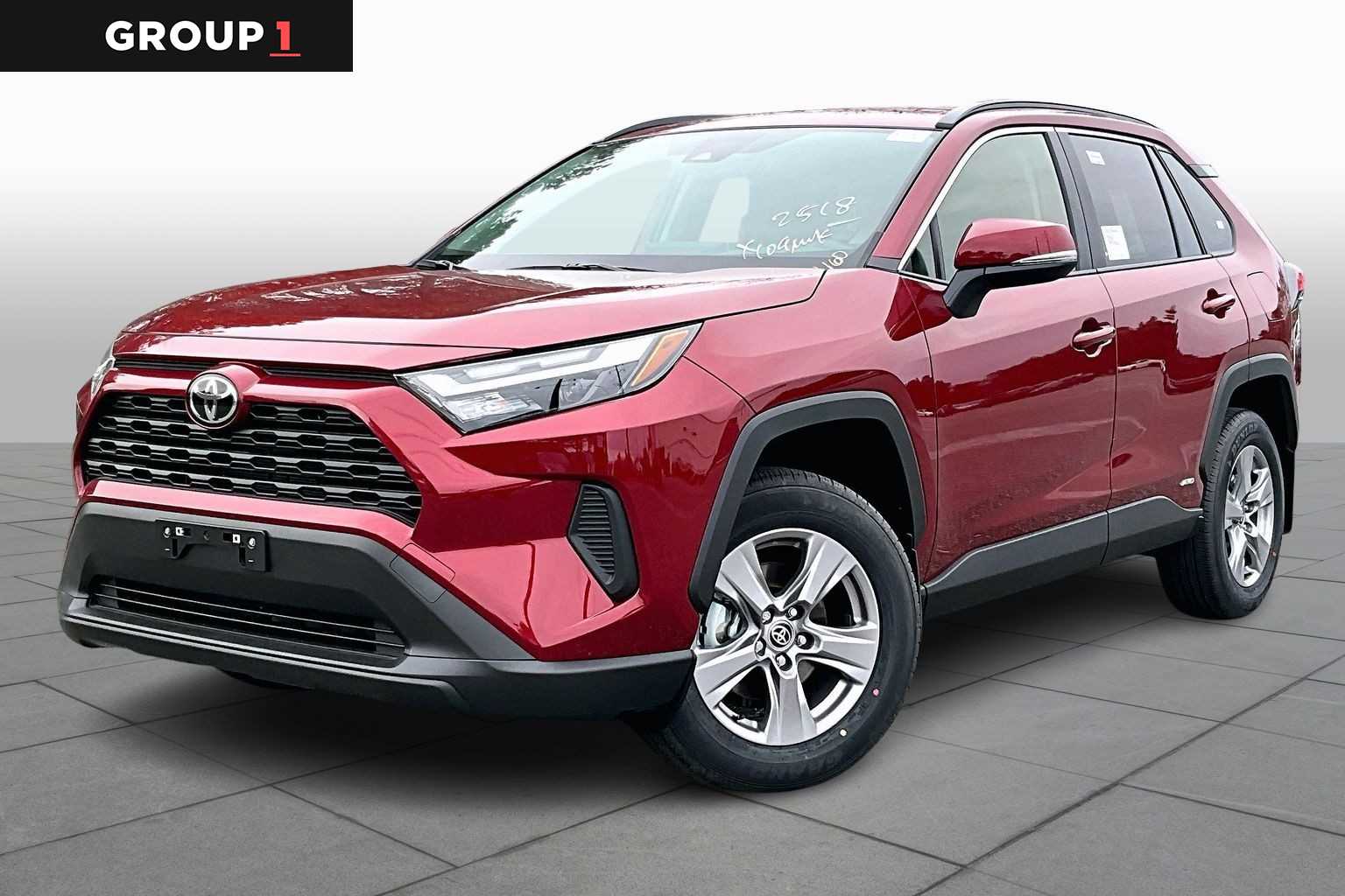 2025 Toyota RAV4 XLE's photo